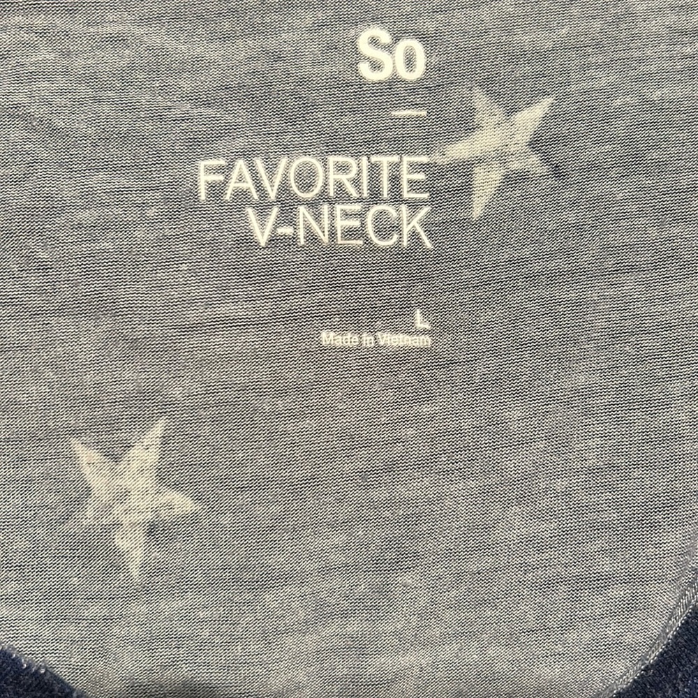 SO Favorite v neck top - Picture 2 of 3